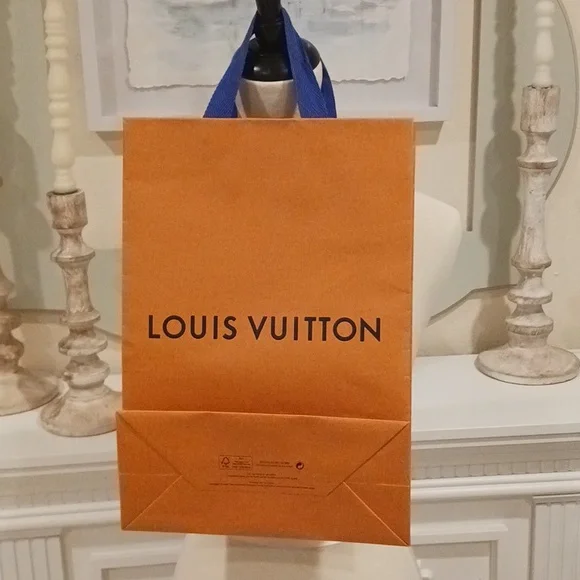 Louis Vuitton - Picture 2 of 5
